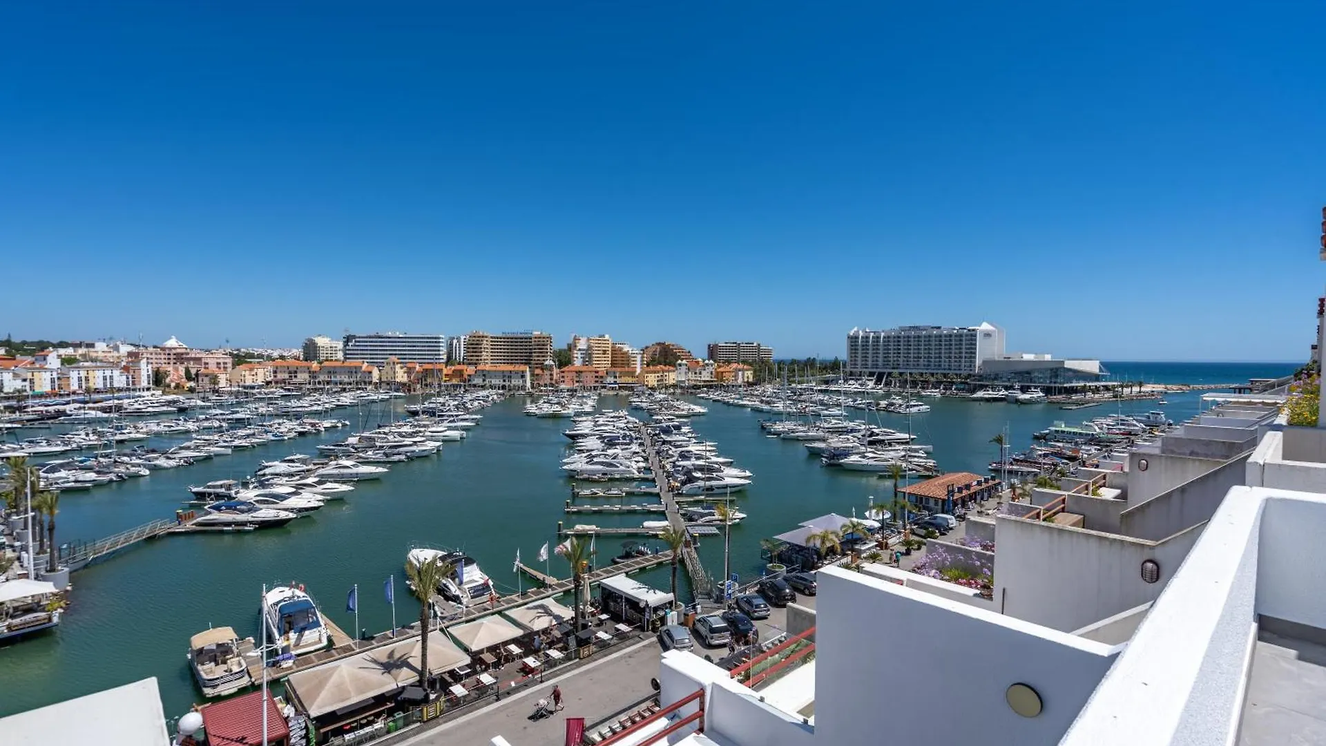 Marina Vilamoura Triplex 0*,